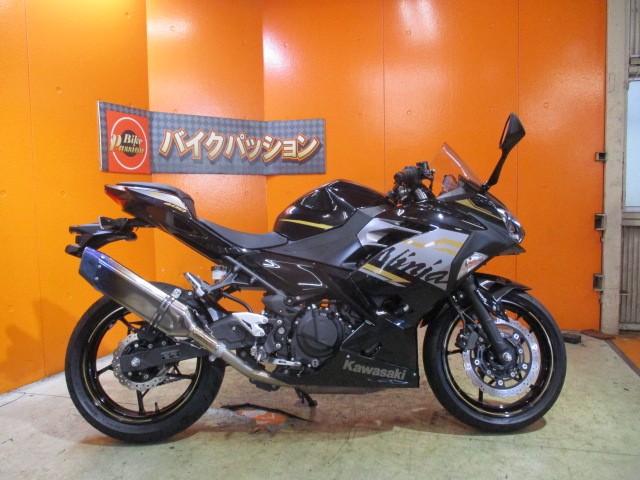 横から見てもこの通り状態グッド！カスタムオプションだけでも軽く２５万以上かかっていますよ！！